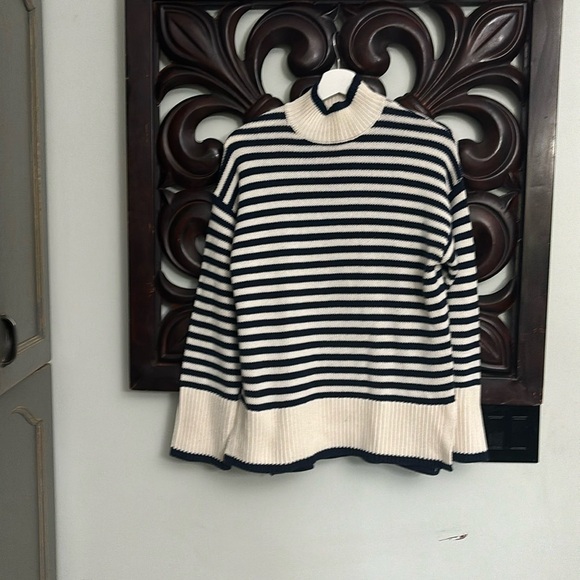 RW&CO. Sweaters - RW & CO Cream and Navy Mock Neck Sweater